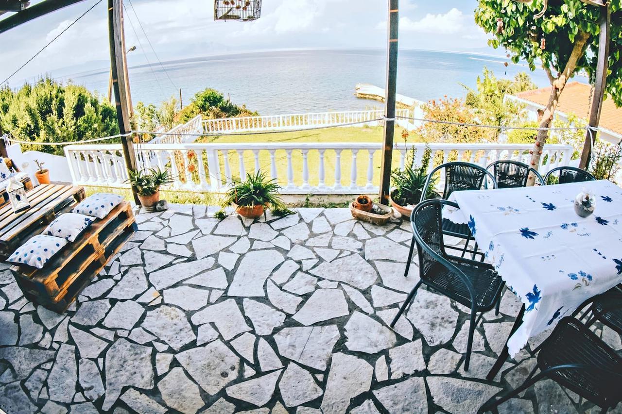 Villa Galanis By The Sea Niforeika Exteriör bild