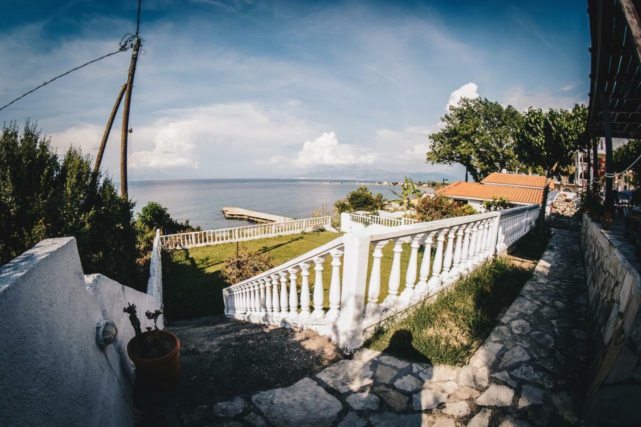 Villa Galanis By The Sea Niforeika Exteriör bild