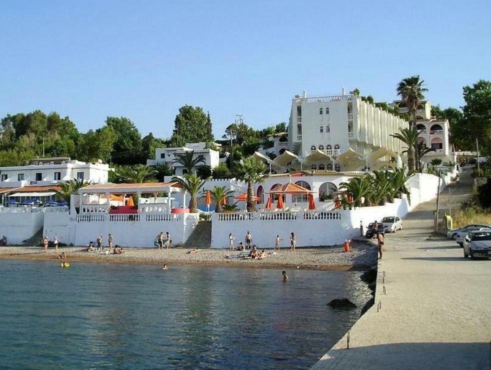 Villa Galanis By The Sea Niforeika Exteriör bild
